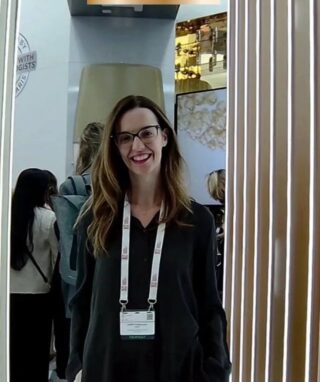 Η δερματολόγος Βασιλική Παπαγεωργίου από το Αγρίνιο στο συνέδριο EADV 2025 στο Παρίσι.